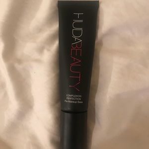 HUDA BEAUTY PRIMER